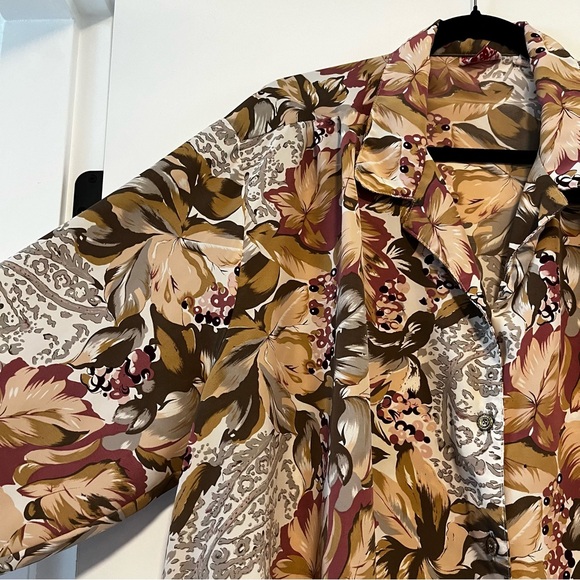 HER | Vintage Floral Button Up Shirt - Picture 2 of 15